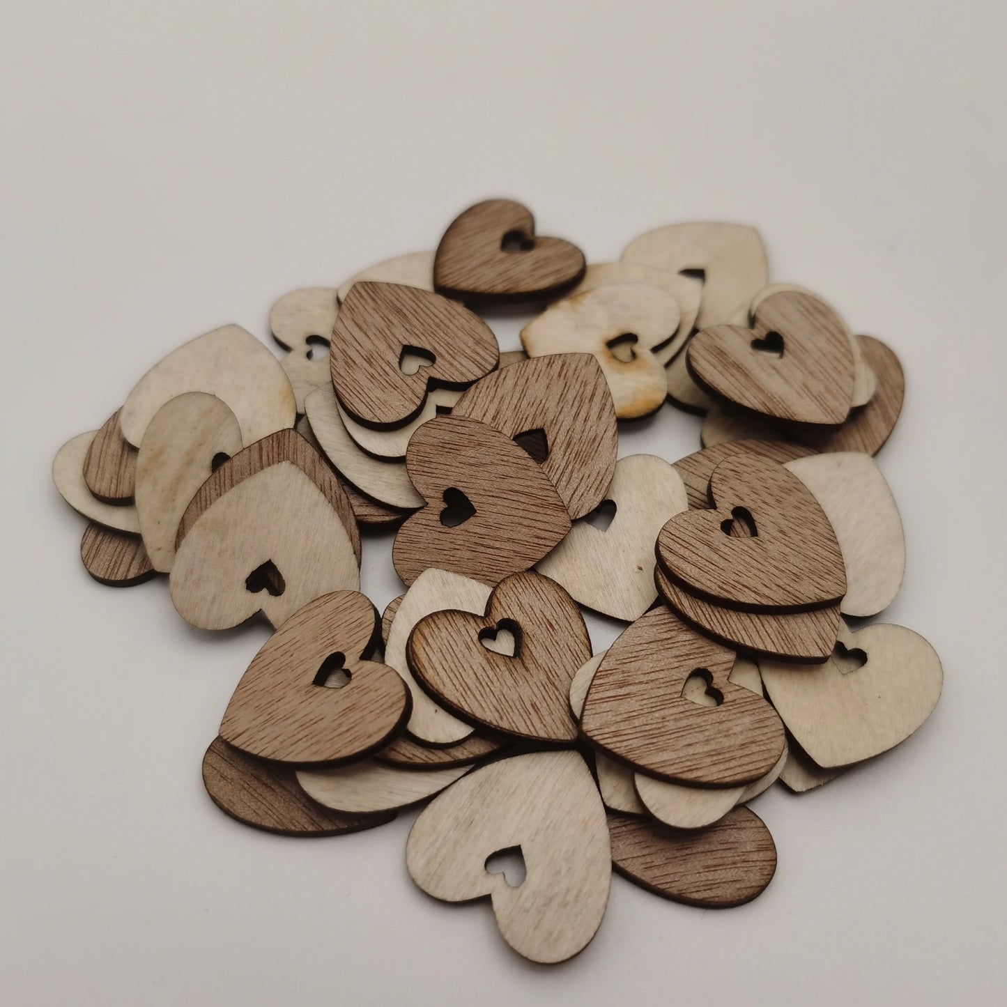 50pcs 25mm Rustic Brown Double Love Wooden Hearts Cutouts With Heart Hole DIY Crafts Scrapbooking Wedding Decorations Cardmaking