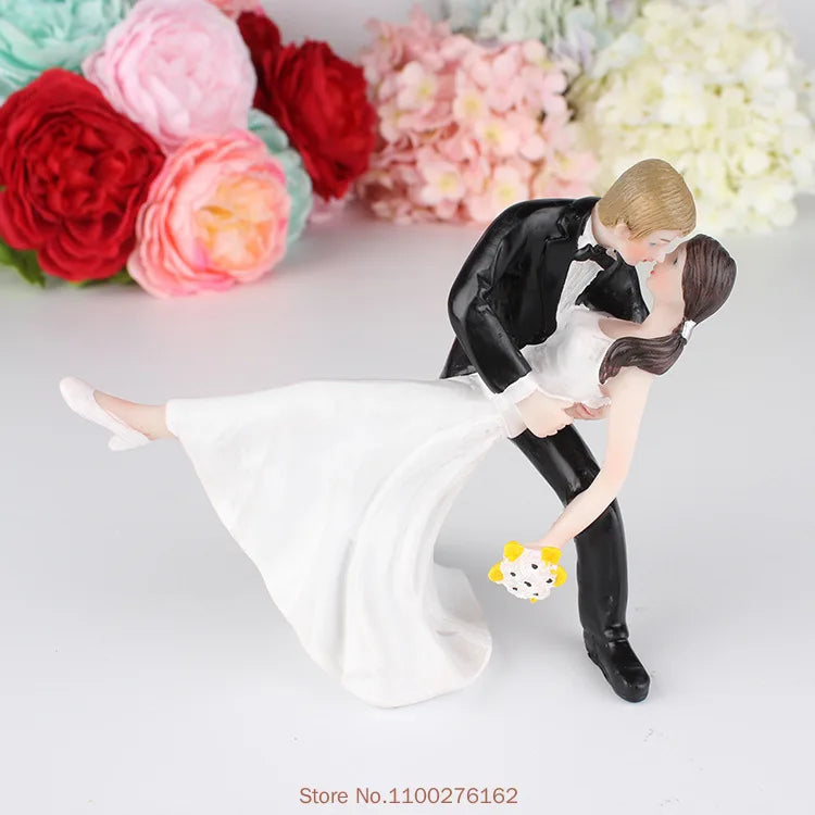 Cake Toppers Dolls Bride and Groom Figurines Funny Wedding Cake Toppers Stand Topper Decoration Supplies Marry Figurine