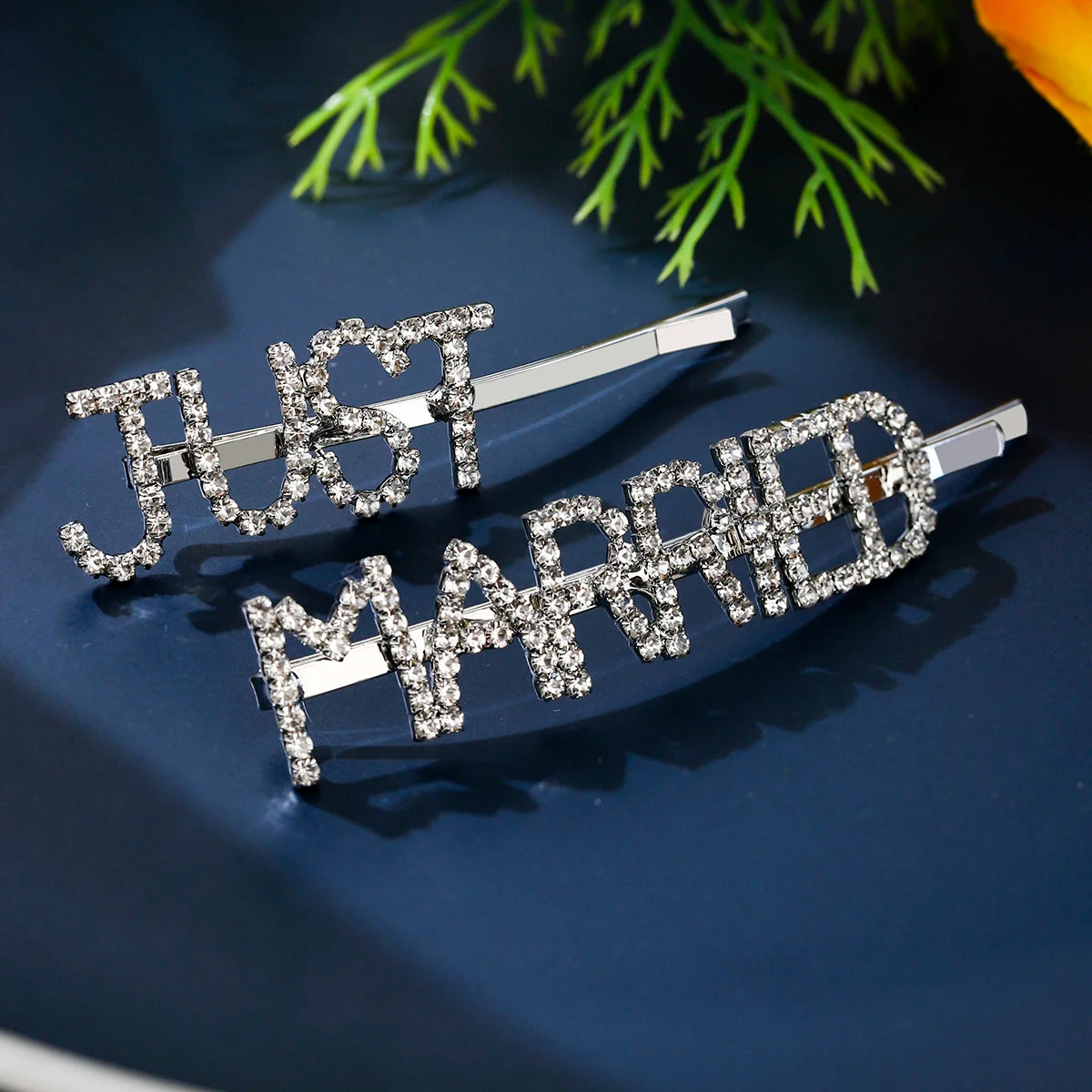 New 2 pieces Silver Bride To Be Rhinestone Word Hair Clips Barrettes Hairpins Small Hairgrips Headwear Hair Styling Accessories