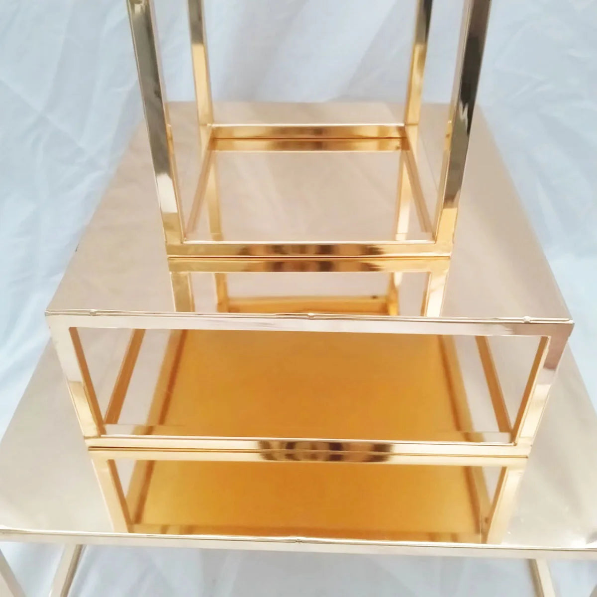 Metal Round and Square Floating Cake Stand Gold Modern Cake Stand Wedding Cake Tier Birthday Party Cupcake Display Stand